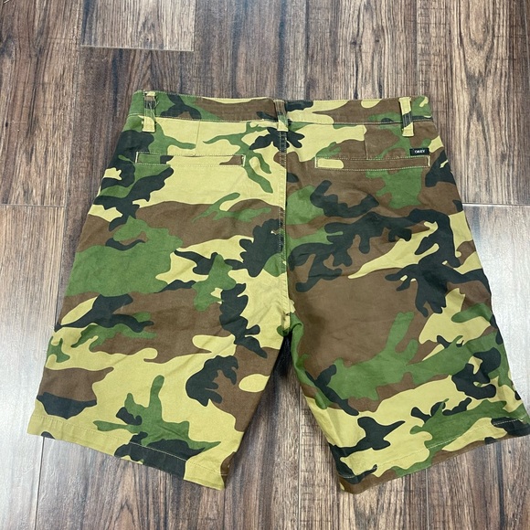 OBEY CAMO SHORTS - Picture 5 of 5